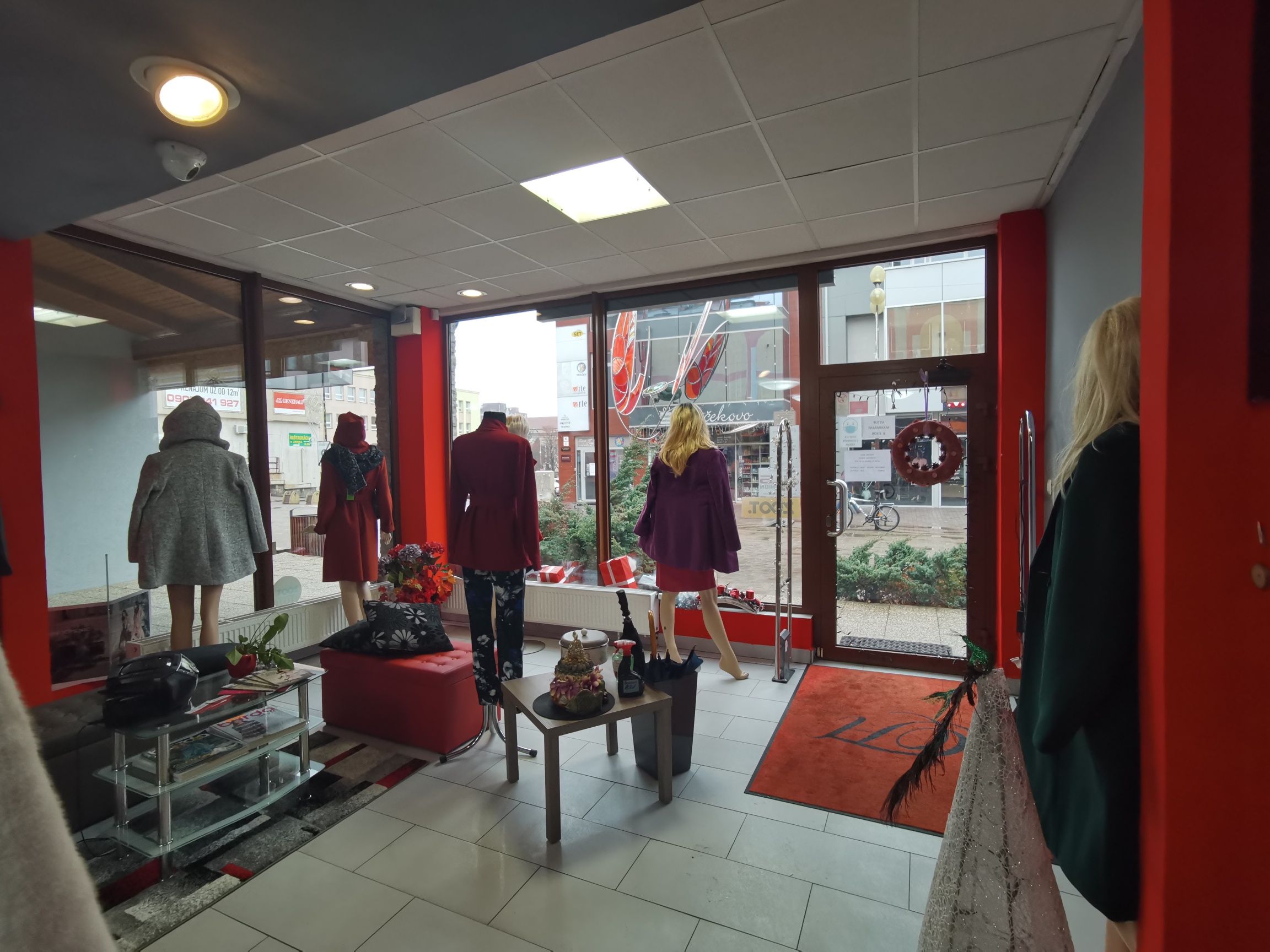 REZERVOVANÉ, OBCHODNÝ PRIESTOR 81 m2, POPRAD - CENTRUM