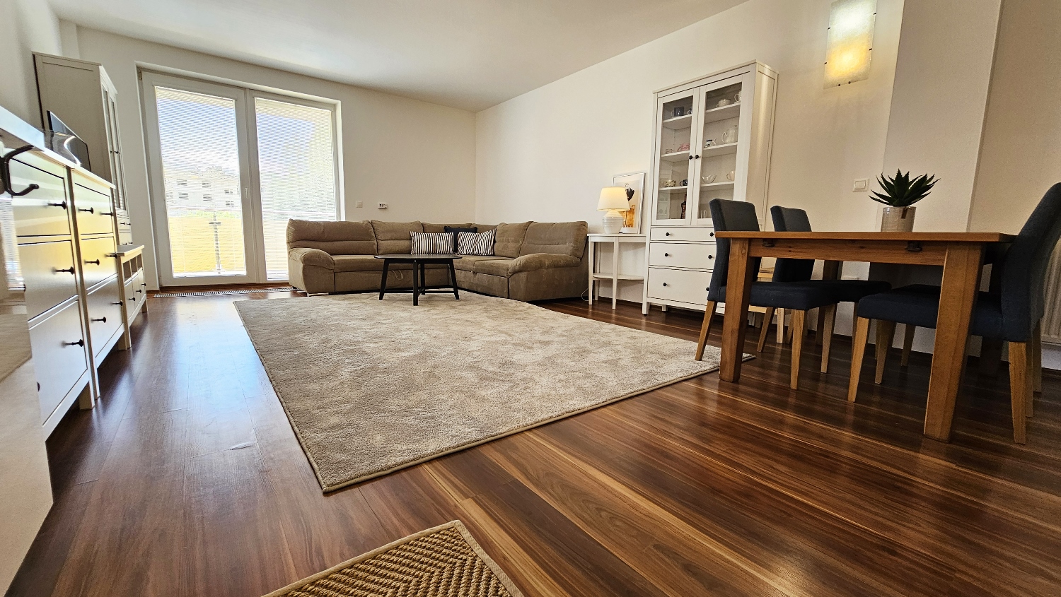 EXKLUZÍVNE! Moderný 2-izbový byt, veľký balkón, výborná lokalita, prenájom, Žilina – Bôrik – 3Star, Cena: 900 €/ mesiac