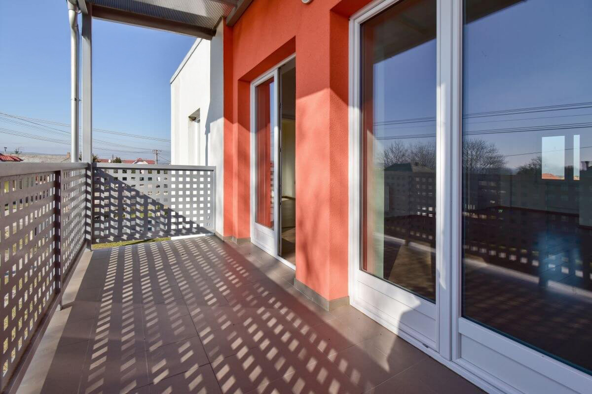 1NP 102 Svetlý 2-izbový byt v tichom prostredí – štýlové bývanie na skok od prírody v obci Kuraľany