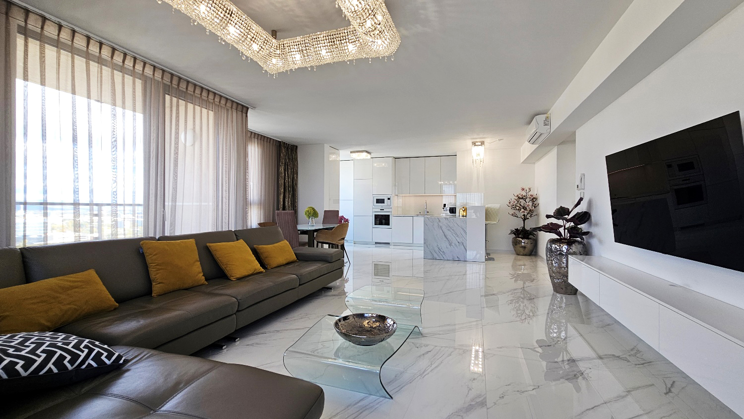 Bývanie v oblakoch: zariadený 3-izbový byt s výhľadmi, Bratislava-Ružinov - Nivy, Cena: v RK