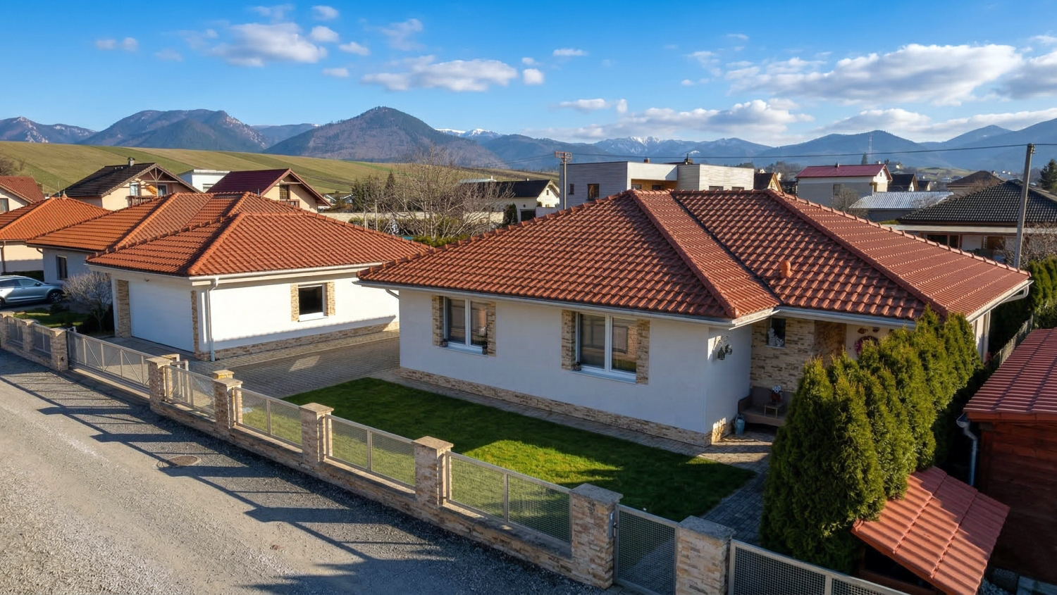 XXL garáž, zimná záhrada, pokoj: 4-izbový bungalov, Raj. Teplice - Konská, Cena: 369.000€
