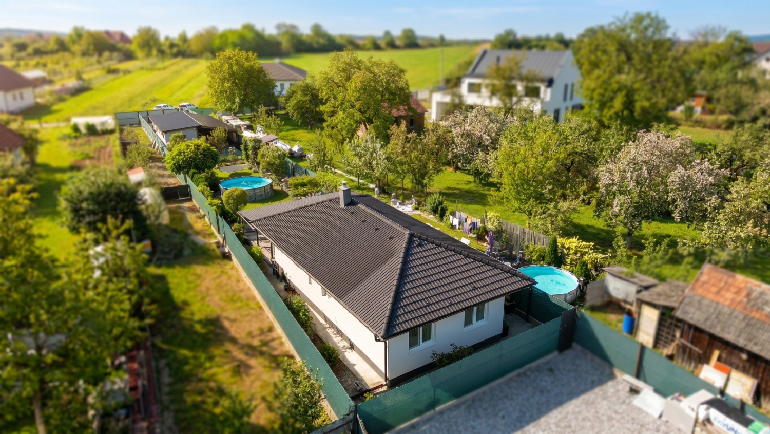 Hotový domov s veľkou záhradou: 4-izbový bungalov, Beluša pri Púchove, Cena: 259.000€