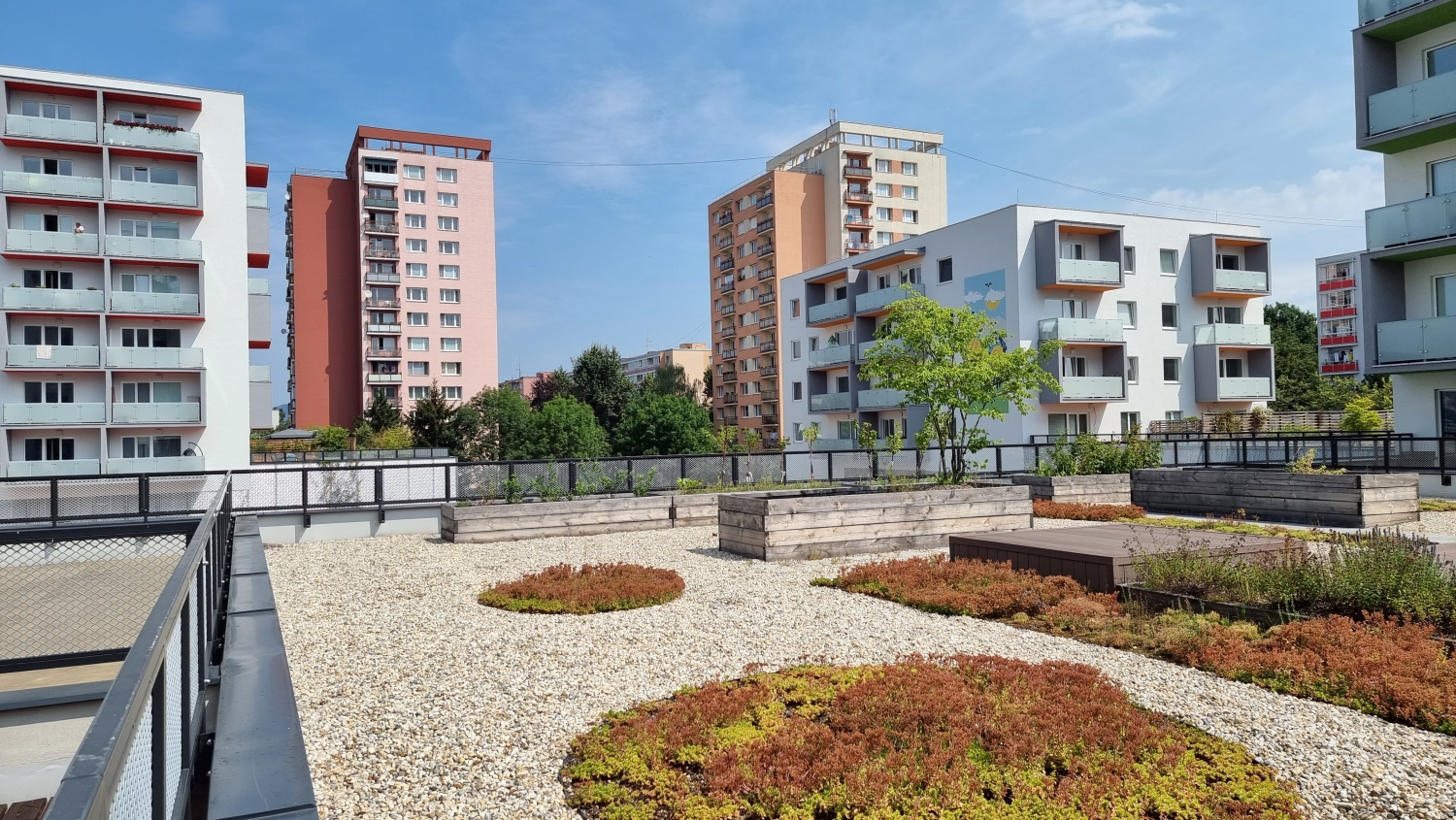 REZERVÁCIA - Terasa väčšia ako byt: zariadený 2-izbový byt s parkovaním, Žilina - Rudiny II, Cena: 790€ s energ/mes